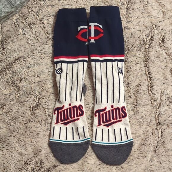 Minnesota Twins Beanie and Socks Set - Gray and Navy - Picture 5 of 6